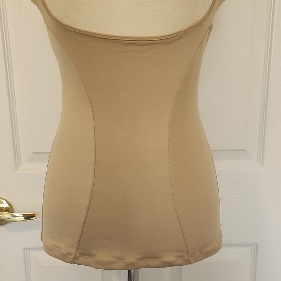 Maidenform Body  Shapewear Tank. - Picture 7 of 9